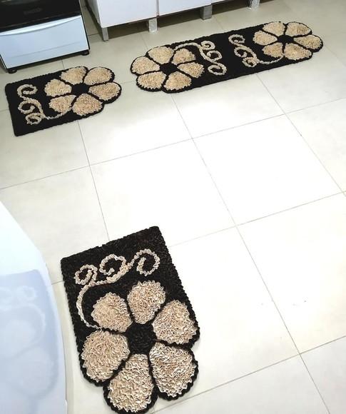 Jogo Tapetes de Flor Bege Frufru Antiderrapante