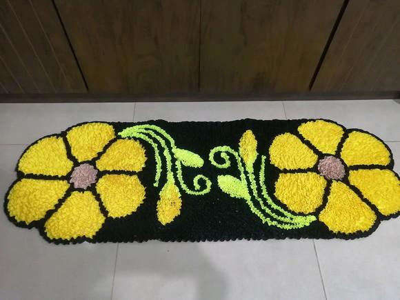 Passadeira Frufru Flor Amarela 1m20cm Antiderrapante