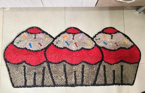 Passadeira Frufru Cupcake Vermelho 1m20cm Antiderrapante