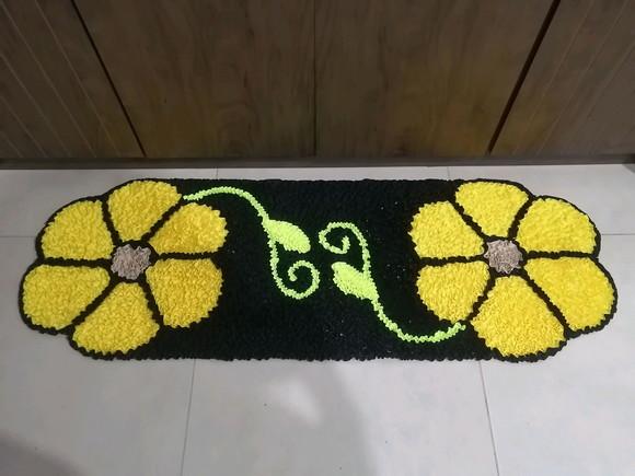 Passadeira Frufru Flor Amarela 1m20cm Antiderrapante