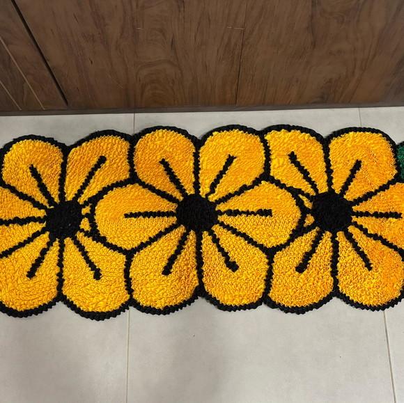 Passadeira Frufru Flor Amarela 1m20cm Antiderrapante