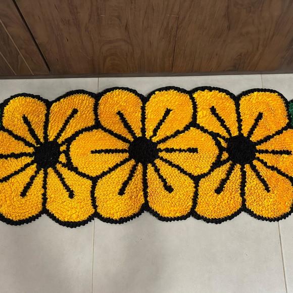 Passadeira Frufru Flor Amarela 1m20cm Antiderrapante