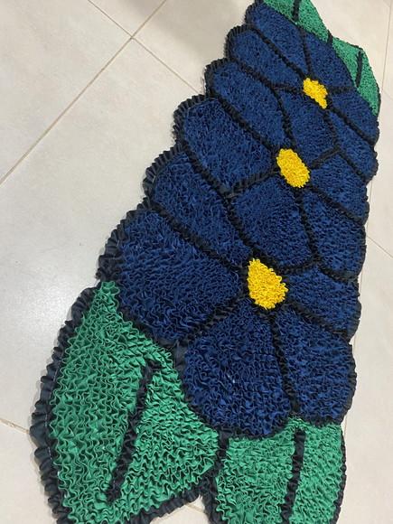 Passadeira Frufru Flor Azul 1m20cm Antiderrapante