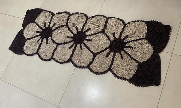Passadeira Frufru Flor Bege 1m20cm Antiderrapante