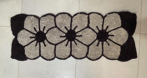 Passadeira Frufru Flor Bege 1m20cm Antiderrapante