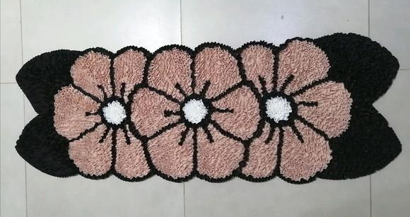 Passadeira Frufru Flor Bege 1m20cm Antiderrapante
