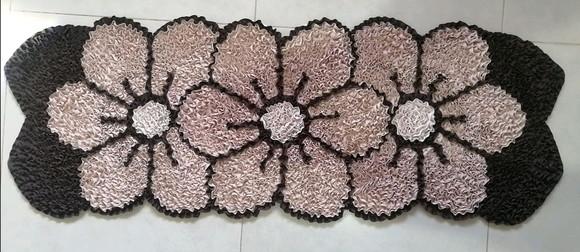Passadeira Frufru Flor Bege 1m20cm Antiderrapante