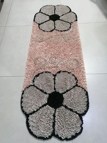 Passadeira Frufru Flor Bege 1m20cm Antiderrapante