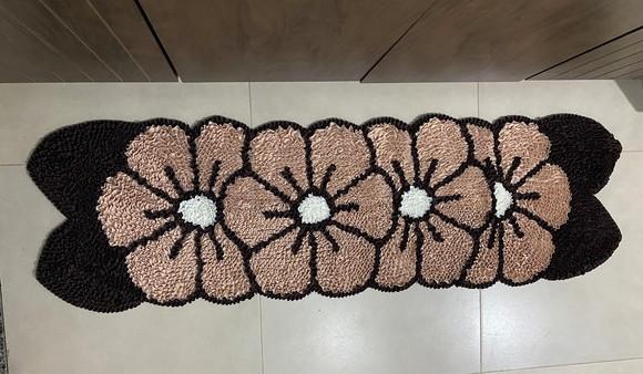 Passadeira Frufru Flor Bege 1m40cm Antiderrapante