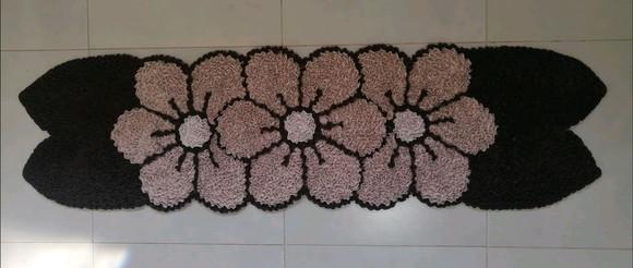 Passadeira Frufru Flor Bege 1m60cm Antiderrapante