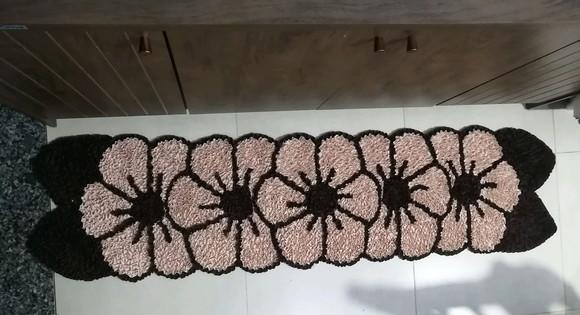 Passadeira Frufru Flor Bege 1m70cm Antiderrapante