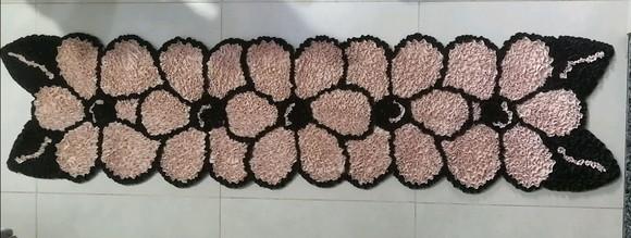 Passadeira Frufru Flor Bege 1m70cm Antiderrapante