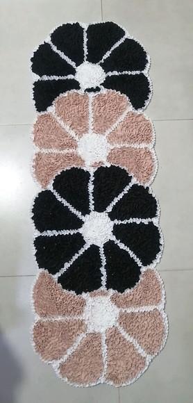 Passadeira Frufru Flor Bege/ Marrom 1m40cm Antiderrapante