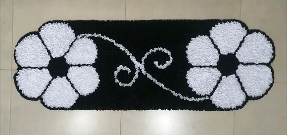 Passadeira Frufru Flor Branca 1m20cm x 40cm Antiderrapante