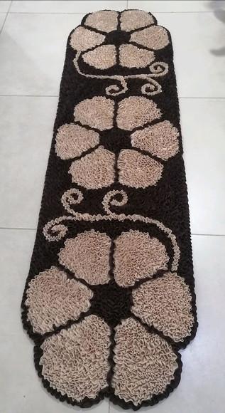 Passadeira Frufru Flor Bege/marrom 1m50cm Antiderrapante