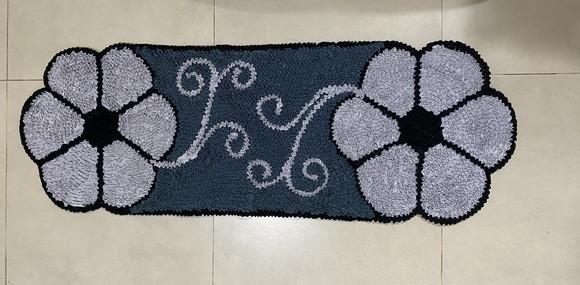 Passadeira Frufru Flor Cinza 1m20cm Antiderrapante