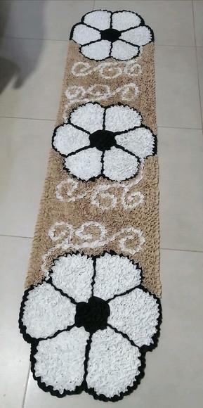 Passadeira Frufru Flor Creme 1m80cm Antiderrapante