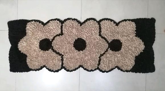 Passadeira Frufru Flor Creme 1m20cm Antiderrapante