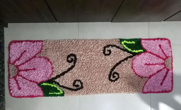 Passadeira Frufru Flor Rosa 1m20cm x 40cm Antiderrapante