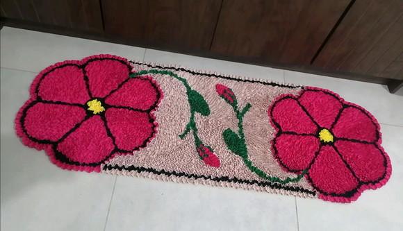 Passadeira Frufru Flor Rosa 1m20cm Antiderrapante