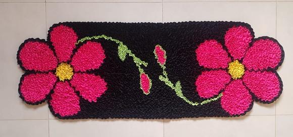 Passadeira Frufru Flor Rosa 1m20cm x 40cm Antiderrapante