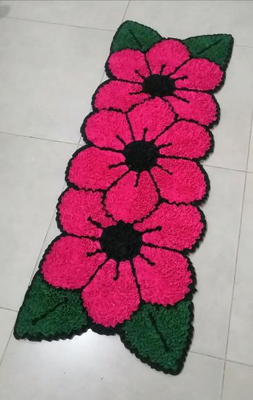 Passadeira Frufru Flor Rosa Antiderrapante
