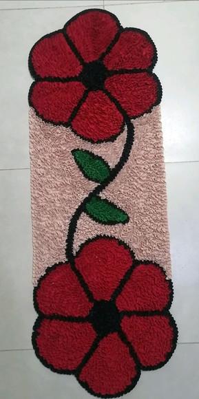 Passadeira Frufru Flor Vermelha 1m20cm Antiderrapante