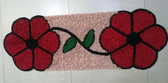 Passadeira Frufru Flor Vermelha 1m20cm Antiderrapante