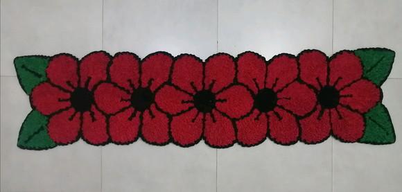 Passadeira Frufru Flor Vermelha 1m80cm Antiderrapante