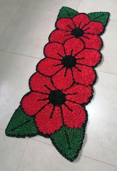Passadeira Frufru Flor Vermelha Antiderrapante