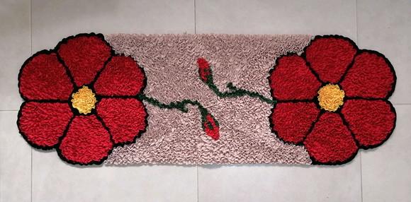 Passadeira Frufru Flor Vermelha Antiderrapante
