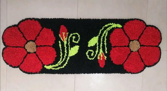 Passadeira Frufru Flor Vermelha Antiderrapante