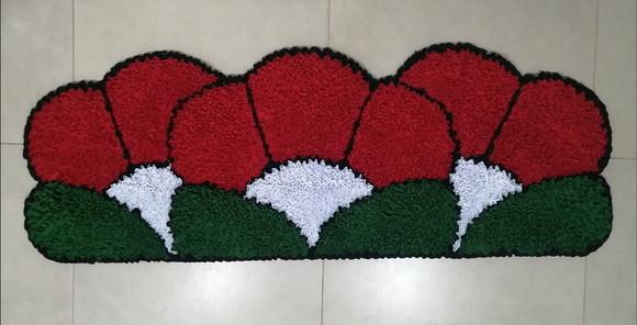 Passadeira Frufru Flor Vermelha Antiderrapante