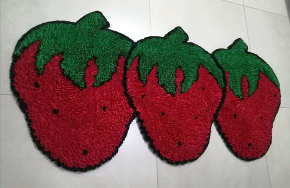 Passadeira Frufru Morango Antiderrapante