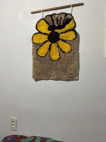 Tapeçaria de Parede Frufru Flor Amarela com Borboleta