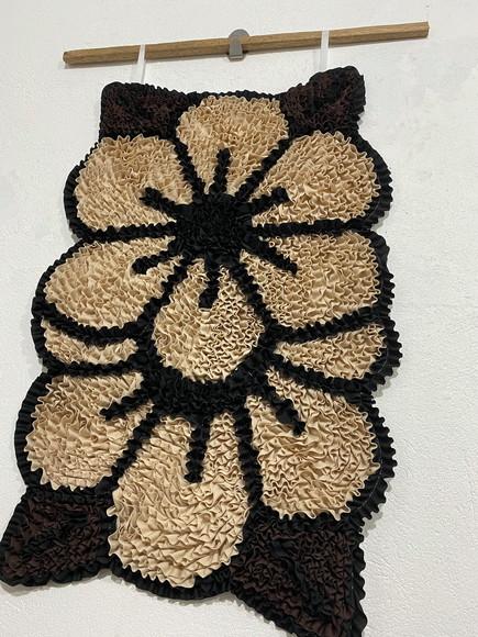 Tapeçaria de Parede Frufru Flor Bege