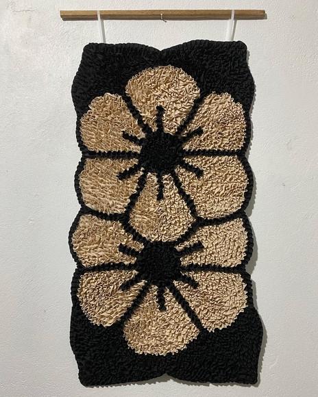 Tapeçaria de Parede Frufru Flor Bege