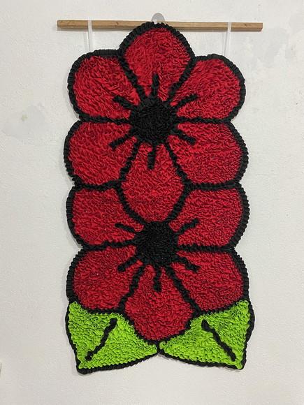 Tapeçaria de Parede Frufru Flor Vermelha