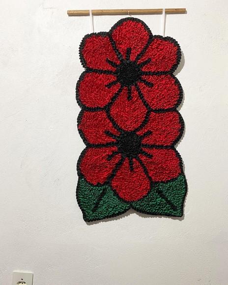 Tapeçaria de Parede Frufru Flor Vermelha