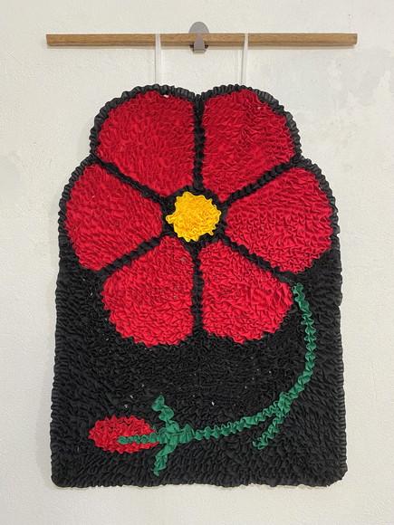 Tapeçaria de Parede Frufru Flor Vermelha