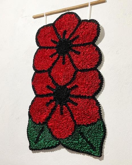 Tapeçaria de Parede Frufru Flor Vermelha