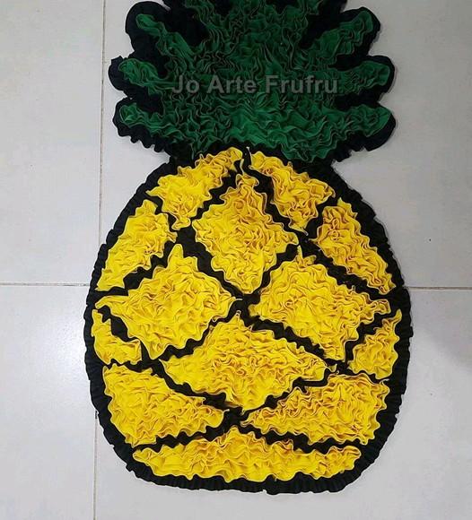Tapete de Abacaxi em Frufru com Antiderrapante