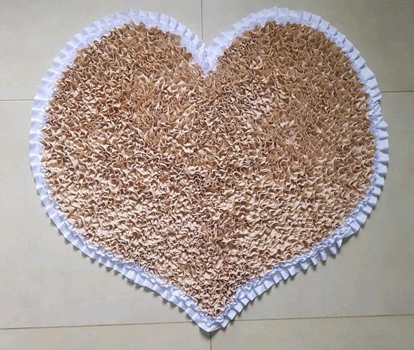 Tapete de Coração em Frufru com Antiderrapante