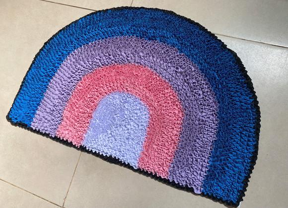 Tapete Frufru Arco Íris 60cm x 40cm Antiderrapante