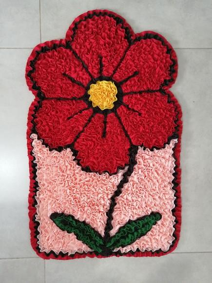 Tapete Frufru de Flor Vermelha Antiderrapante