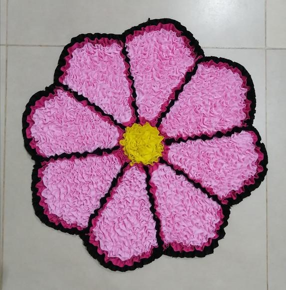 Tapete Frufru de Flor Rosa Antiderrapante