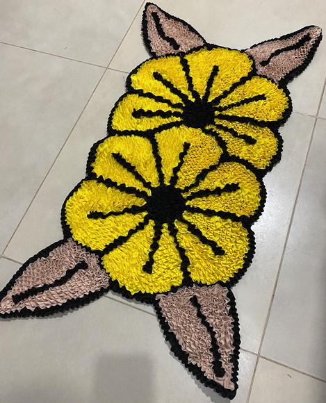 Tapete Frufru Flor Amarela Antiderrapante