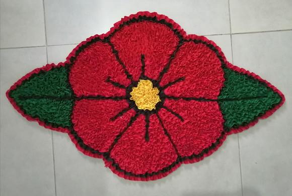 Tapete Frufru de Flor Vermelha Antiderrapante