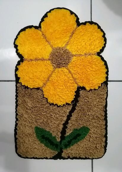 Tapete Frufru Flor Amarela Antiderrapante