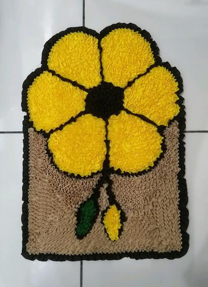 Tapete Frufru Flor Amarela Antiderrapante